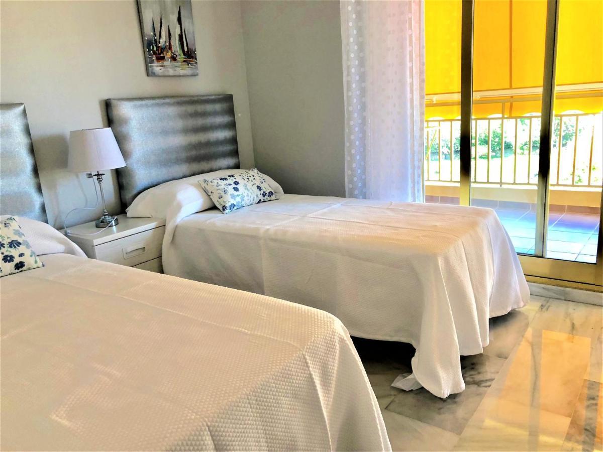 Frente A La Playa Fuengirola Dona Sofia E Apartman Kültér fotó