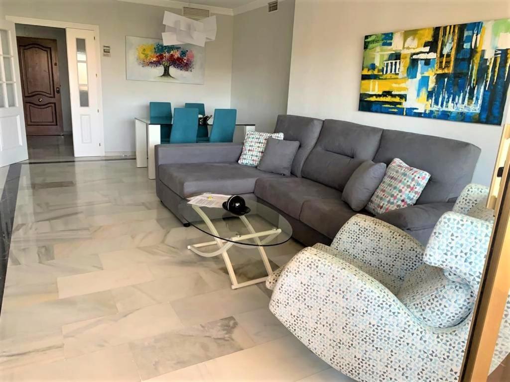 Frente A La Playa Fuengirola Dona Sofia E Apartman Kültér fotó