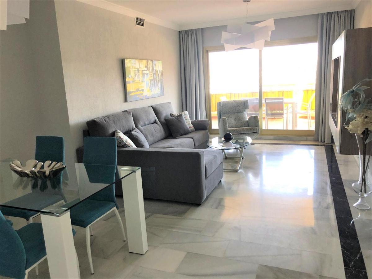 Frente A La Playa Fuengirola Dona Sofia E Apartman Kültér fotó